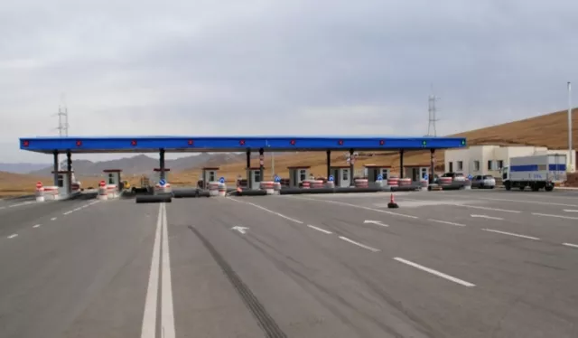ШӨХТГ: Товчоогоор нэвтэрсэн автомашиныг ариутгаж, үндэслэлгүй мөнгө хурааж байна