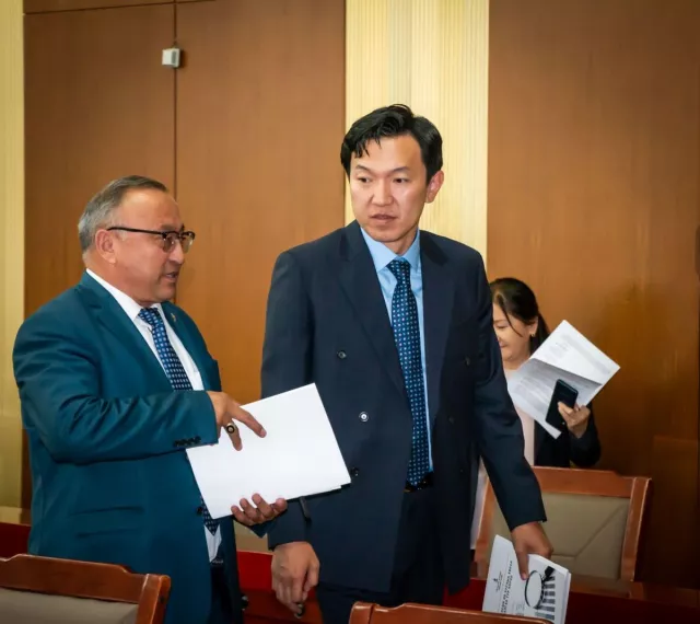 Эмийн чанарын асуудлаар хянан шалгах түр хороог Н.Учрал ахлана