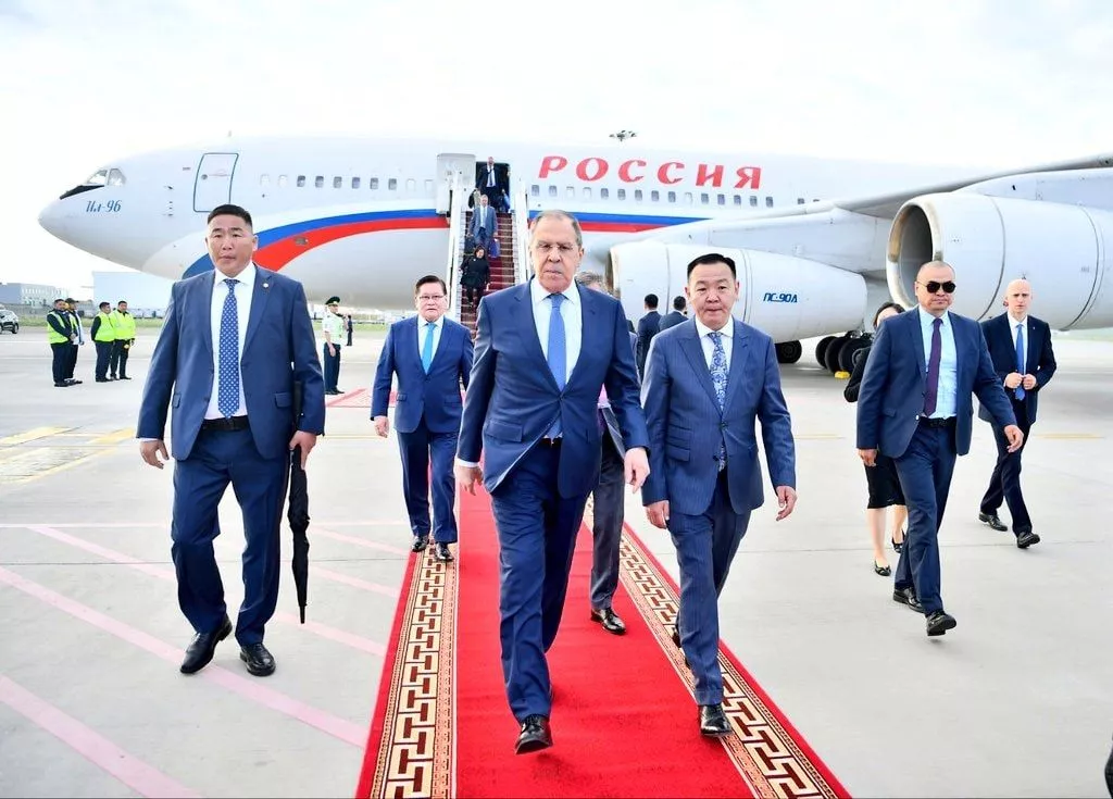 ОХУ-ын Гадаад хэргийн сайд Монгол Улсын Ерөнхийлөгч, Ерөнхий сайдад бараалхаж газрын тосны бүтээгдэхүүн, эрчим хүчний асуудлаар ярилцана