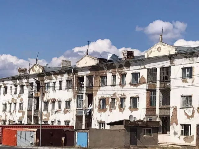 Нисэхийн 34, 35-Р байр 6.18-ны өдрийн хүчтэй салхи, аадар борооны үеэр...