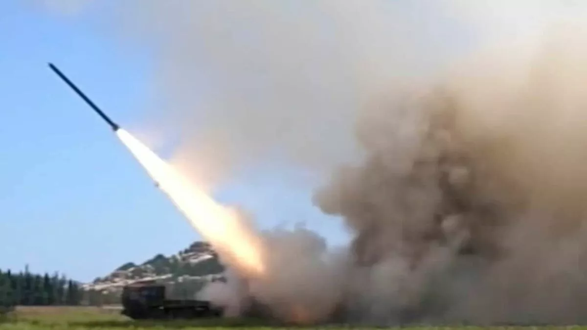 Хятад улс Тайвань арлыг тойруулан баллистик пуужингууд харважээ