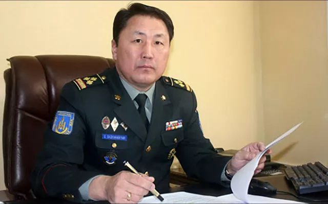 Амиа алдсан цэргүүд хоногоор нэмэгдэж, аж ахуйн няраваа хүртэл генерал болгон салбараа дампууруулсан Г.Сайханбаяраас хариуцлага нэхье