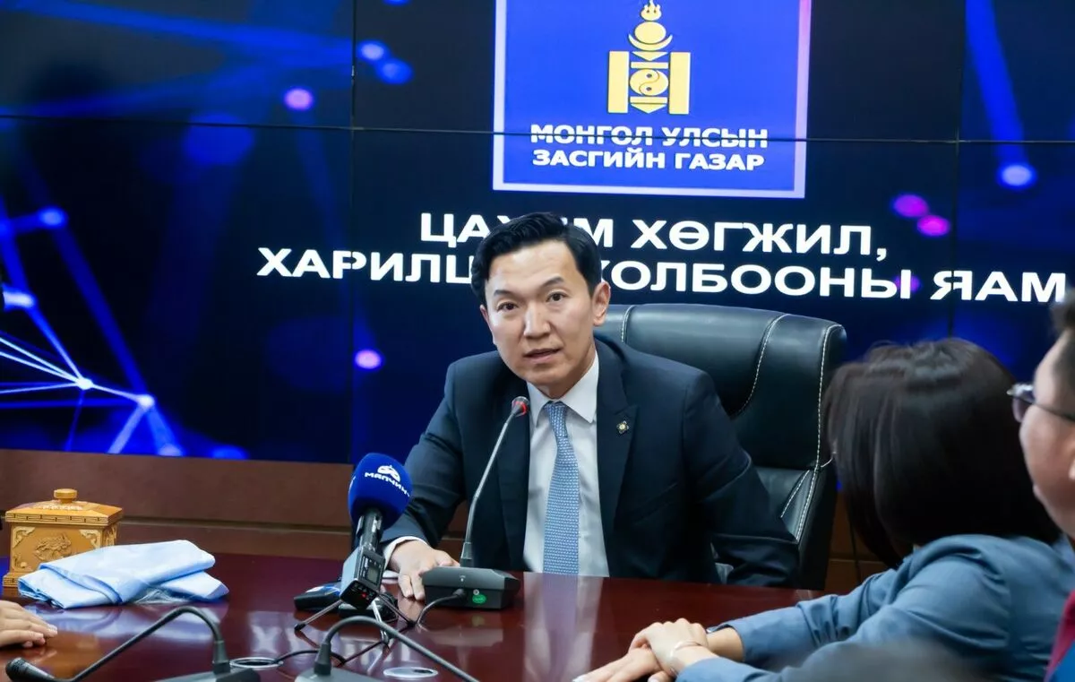 Н.Учрал: Цахим хөгжил, харилцаа холбооны салбар бодлогоо баримталж, хувийн хэвшил, мэргэжлийн холбоодоор ажлаа гүйцэтгүүлнэ