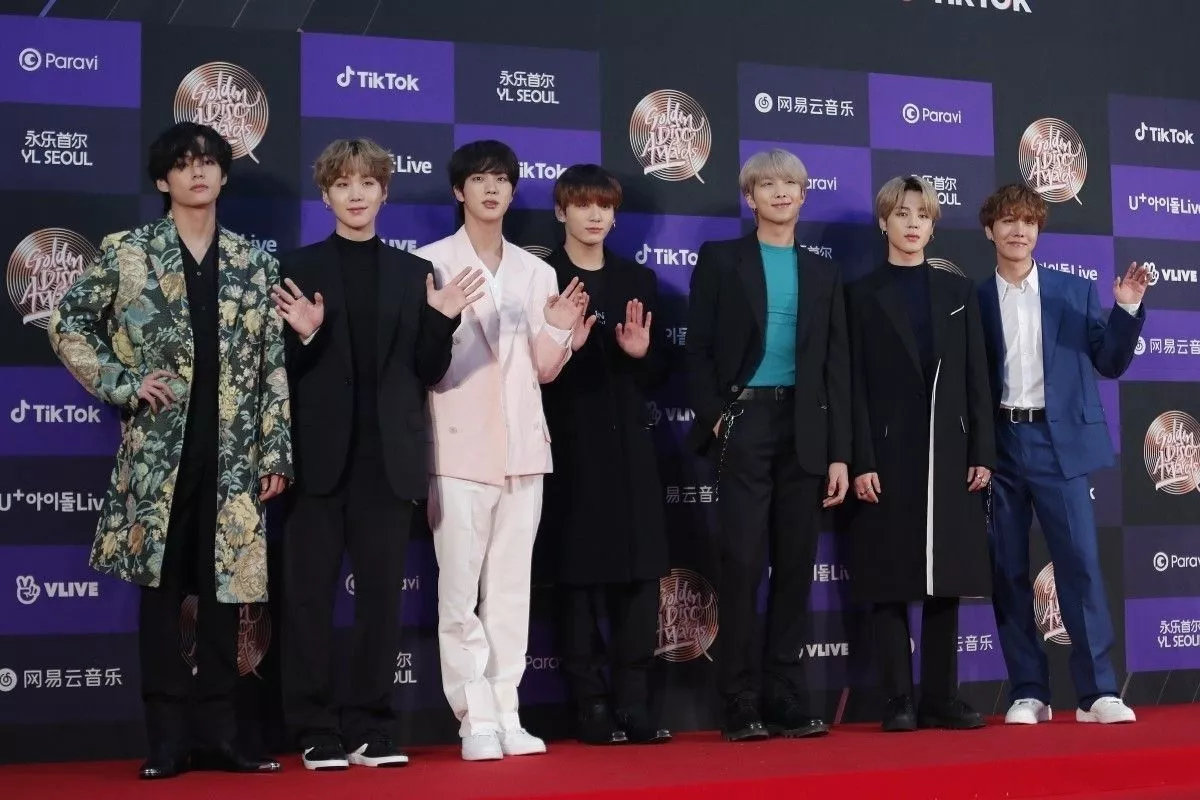 BTS хамтлагийг хугацаат цэргийн албанаас чөлөөлөх эсэх асуудлаар Өмнөд Солонгост санал асуулга явуулна