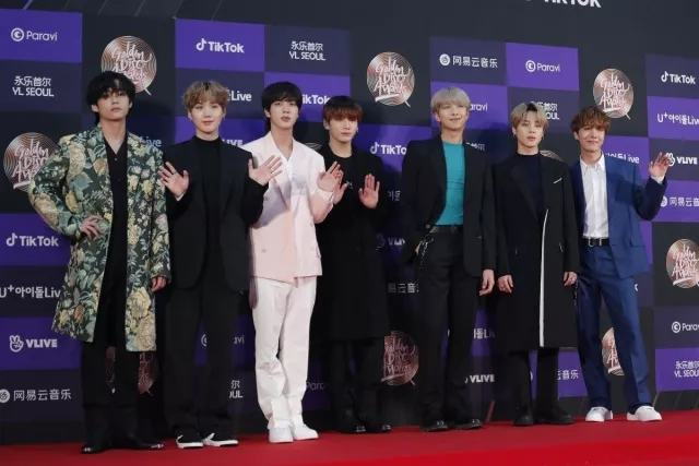 BTS хамтлагийг хугацаат цэргийн албанаас чөлөөлөх эсэх асуудлаар Өмнөд Солонгост санал асуулга явуулна