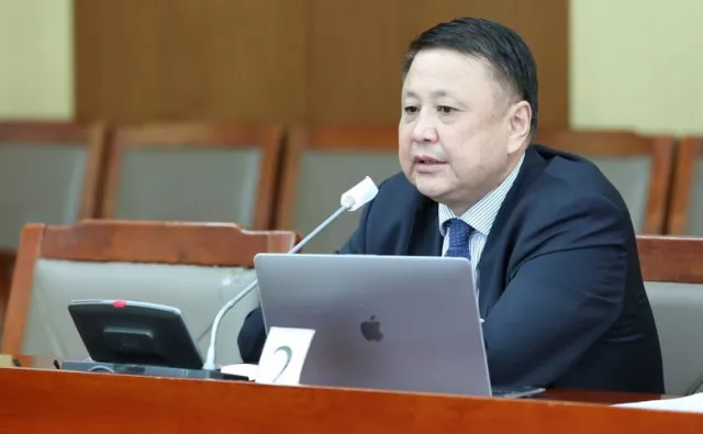 “Юун 30 тэрбум доллар босгож, шинэ бодлого хэрэгжүүлэх“