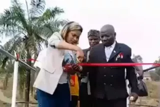 Конго улсын нийслэлд байгуулагдсан шинэ гүүр нээлтийнхээ үеэр нурсан нь