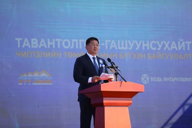 У.Хүрэлсүх: Энэ төмөр зам ашиглалтад орсноор 2,000 ажлын байр шинээр бий болж, Тавантолгойн олборлолт 2-3 дахин нэмэгдэнэ