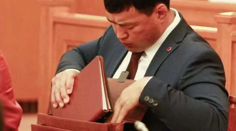 “Сүхбат Бөхийн холбооны юунд шунаа вэ, Төрийнхөө ажлыг сайн хий” 