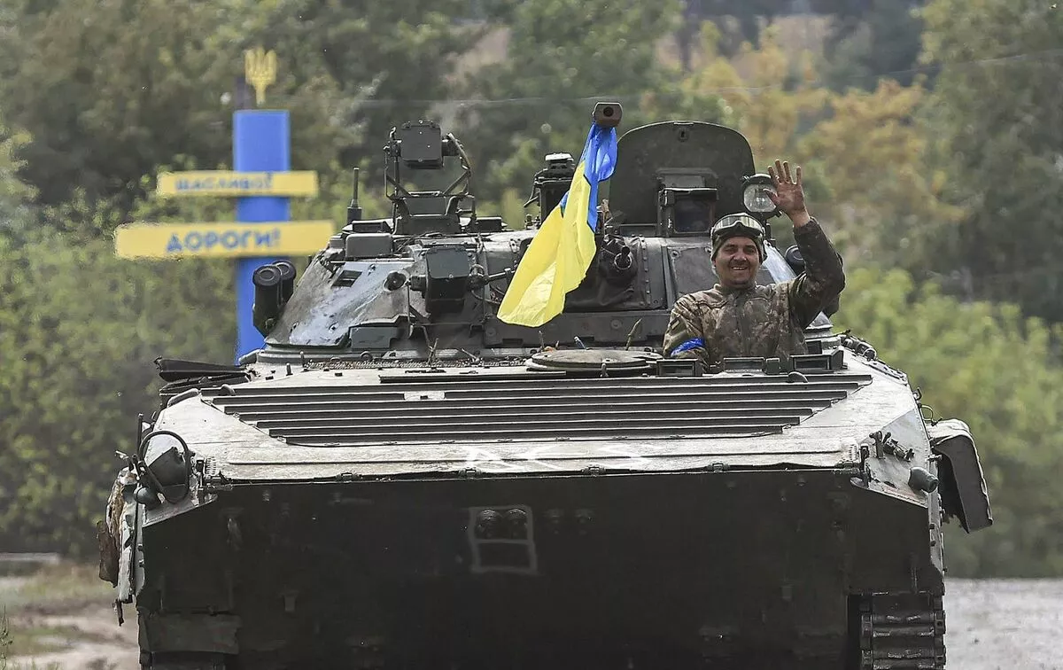 Украины арми Оросын хилээс 50 км-ийн зайд тулж иржээ