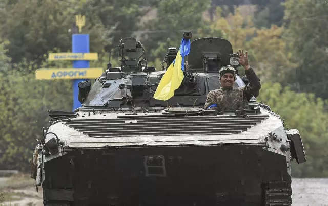 Украины арми Оросын хилээс 50 км-ийн зайд тулж иржээ