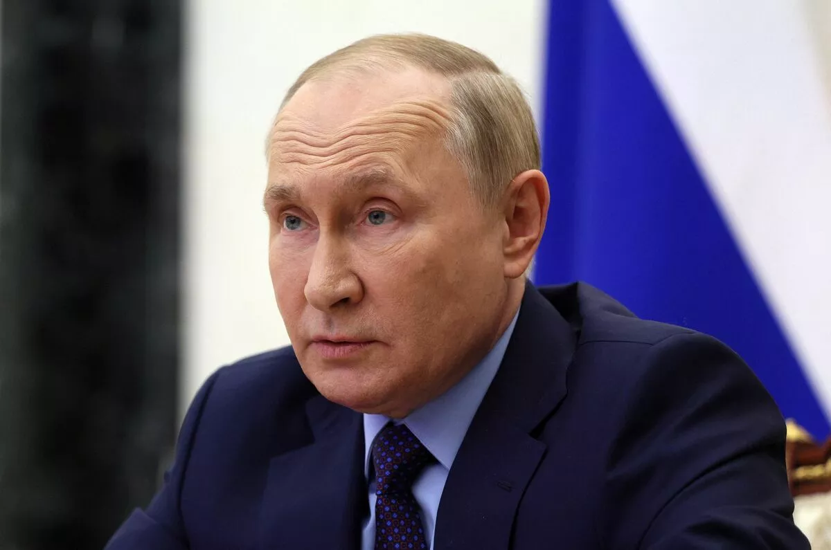 В.Путиныг огцрохыг шаардаж эхлэв