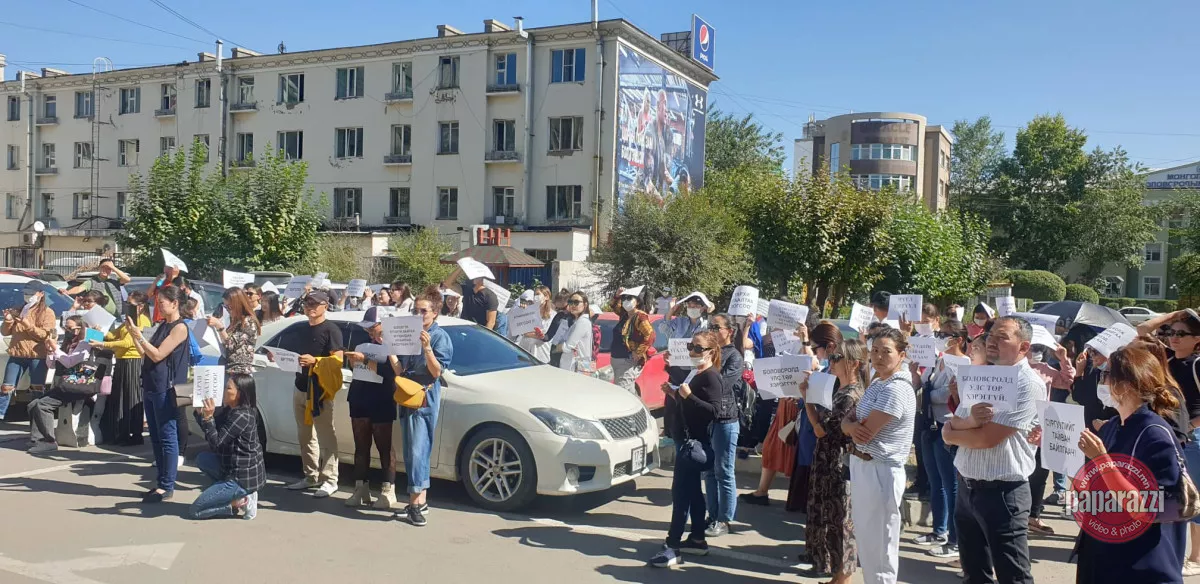 Ж.Соронзонг чөлөөлөхийг эсэргүүцсэн эцэг эхчүүд ГУРАВ дахь өдрөө жагсаж байна