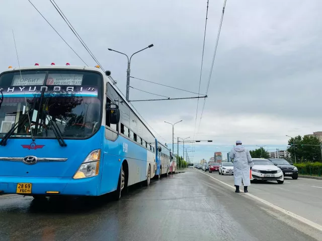 Авто замын нэгдүгээр эгнээг нийтийн тээвэрт бүрэн зориулах асуудлыг яаравчлан шийдэхийг анхааруулав