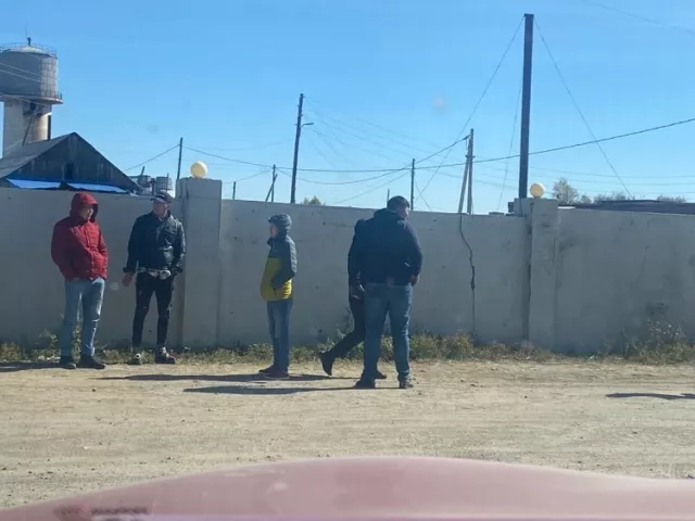 Иргэн Д.Батбаяр: Өдөр шөнөгүй машинтай Орос иргэд цувж орж ирсээр байна