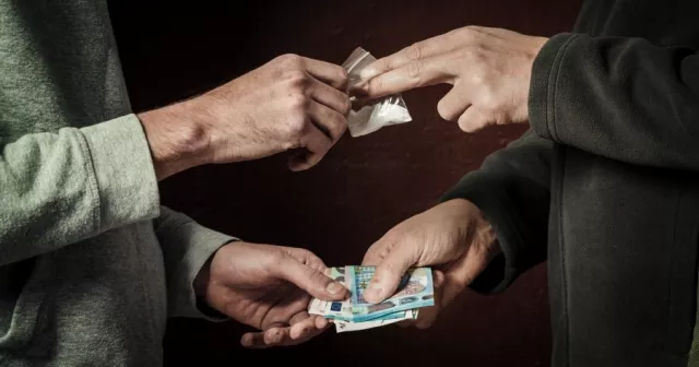 ХАР ТАМХИНЫ АЮУЛ ХААЛГА ТАТААД ОРООД ИРЛЭЭ