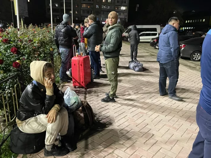 Хэдэн зуун мянган Орос иргэд дайчилгааны тушаалаас зугтан хөрш орнууд руу гарч байна