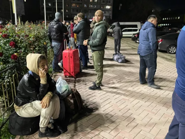 Хэдэн зуун мянган Орос иргэд дайчилгааны тушаалаас зугтан хөрш орнууд руу гарч байна