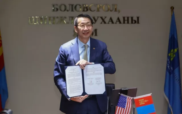 БШУ-ны Сайд Л.Энх-амгаланг худал мэдээллээр хангаж будилаантай шийдвэр гаргуулдаг яамныхны бульхай...