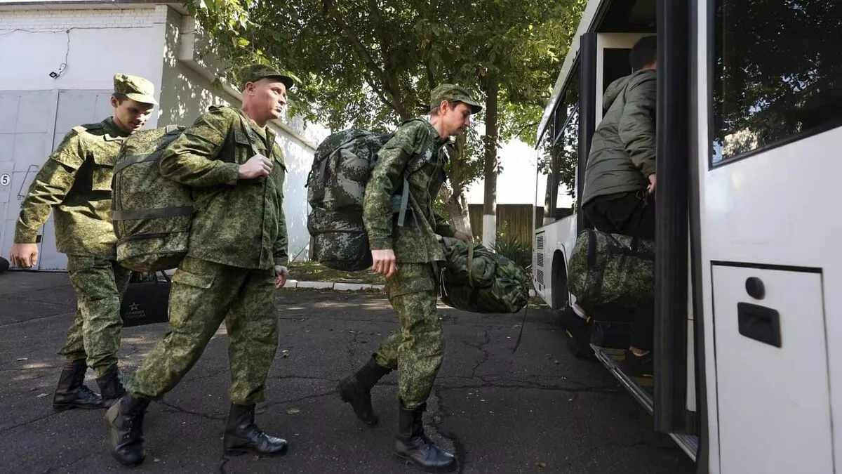 ОХУ-ын Хабаровск муж цэрэгт дайчилсан эрчүүдийнхээ тал хэсгийг гэрт нь буцаажээ