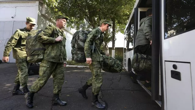 ОХУ-ын Хабаровск муж цэрэгт дайчилсан эрчүүдийнхээ тал хэсгийг гэрт нь буцаажээ
