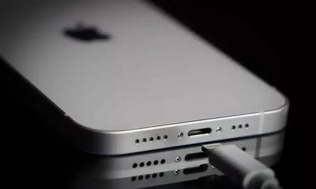 iPhone-ийг USB-C залгууртай болгох Европын Холбооны шаардлагыг Apple компани хүлээж авчээ