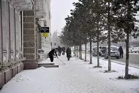 Аж ахуйн нэгжүүд 50 метрийн доторх нийтийн эзэмшлийн зам, талбайн цасыг цэвэрлэх үүрэгтэй