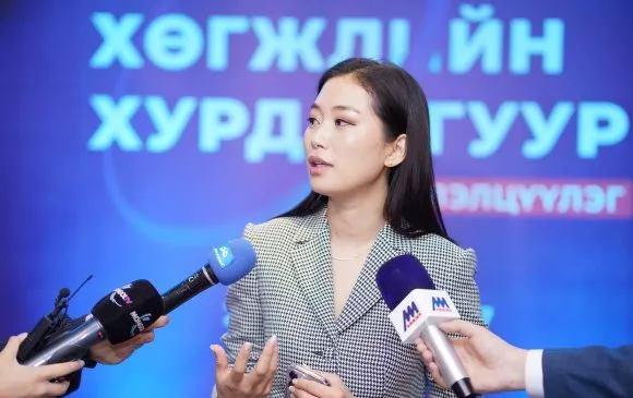Б.Болор-Эрдэнэ: Урт, дэлгэрэнгүй хариултаас хэдэн секундийн яриаг гуйвуулан орчуулж, гарчиг зохион тараасанд харамсаж байна