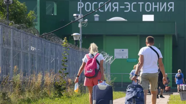 ОХУ-ыг зорих гадаадын жуулчдын тоо энэ онд огцом буурчээ
