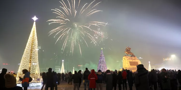 Шинэ жилийн баяраар олон нийтээрээ цуглах арга хэмжээ нь халдварт өвчний эрсдэлийг нэмэгдүүлэх хүчин зүйл болно