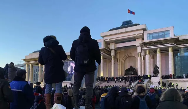 Хулгайч хамгийн түрүүнд хулгайчийг бариарай гэж хашгирдаг