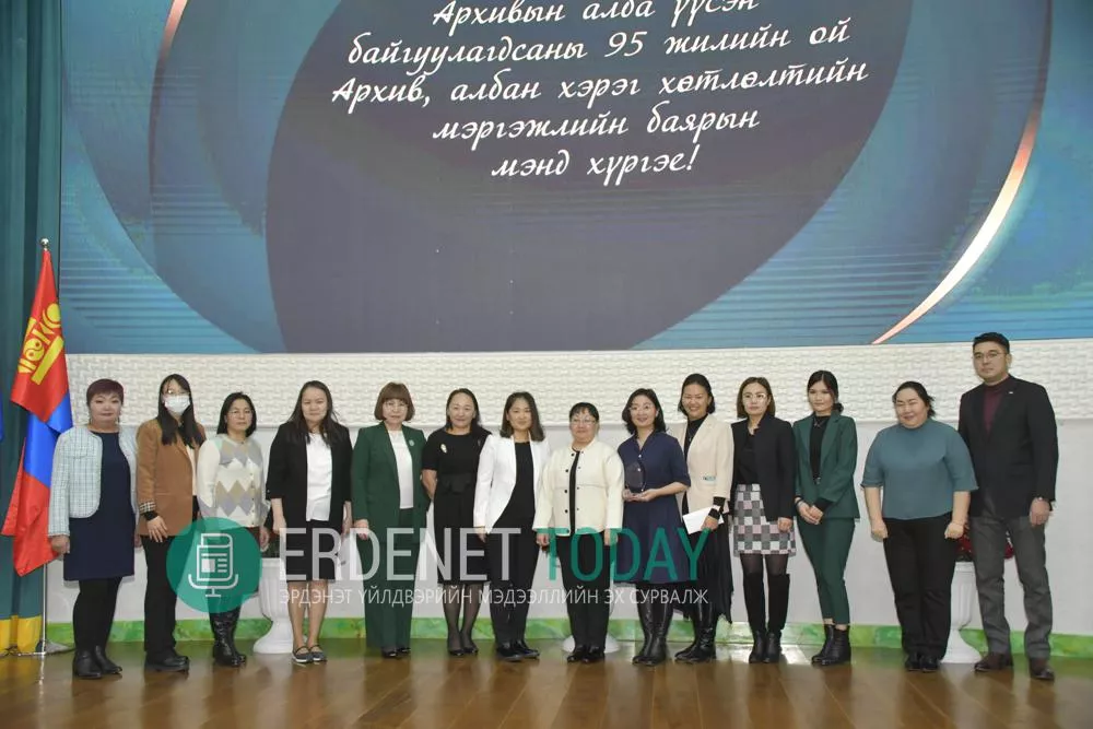 АРХИВ, АЛБАН ХЭРЭГ ХӨТЛӨЛТИЙН АЖИЛТНУУД МЭРГЭЖЛИЙН БАЯРААРАА ШИЛДГҮҮДЭЭ ТОДРУУЛЛАА