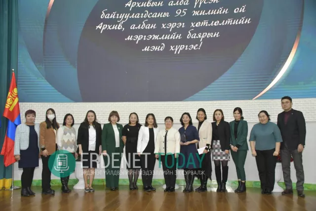 АРХИВ, АЛБАН ХЭРЭГ ХӨТЛӨЛТИЙН АЖИЛТНУУД МЭРГЭЖЛИЙН БАЯРААРАА ШИЛДГҮҮДЭЭ ТОДРУУЛЛАА