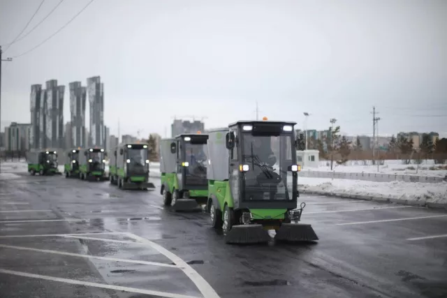 Хот тохижилтын газар цас цэвэрлэгээний 28 шинэ машинтай болов
