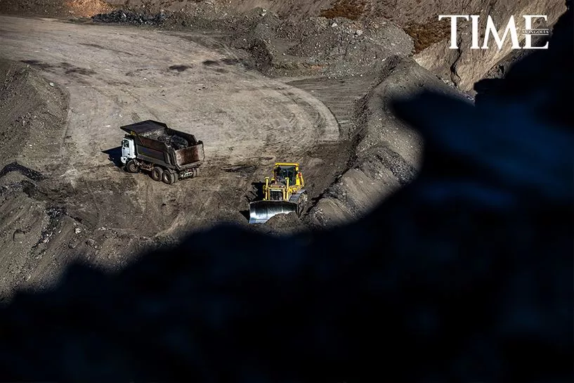 “Шарын гол“ ХК 4 тэрбумыг захирлынхаа БСБ-руу шилжүүлжээ