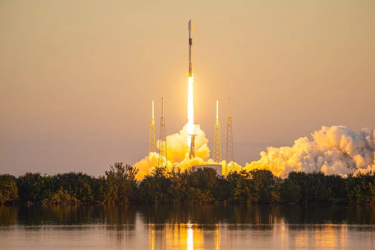 SpaceX компани шинэ үеийн GPS системийн хиймэл дагуулыг тойрог замд хүргэжээ