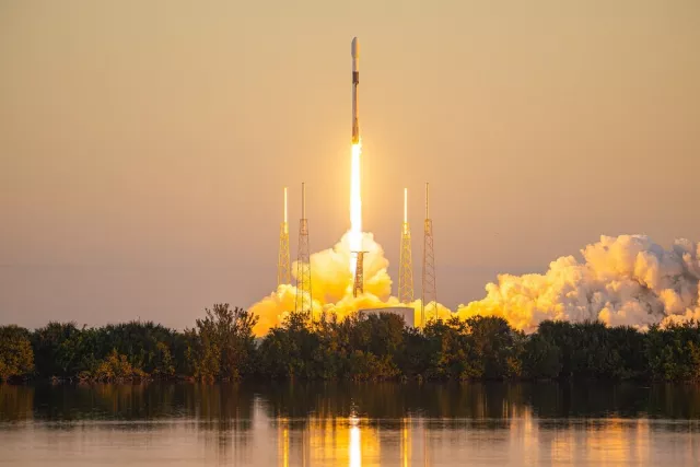 SpaceX компани шинэ үеийн GPS системийн хиймэл дагуулыг тойрог замд хүргэжээ