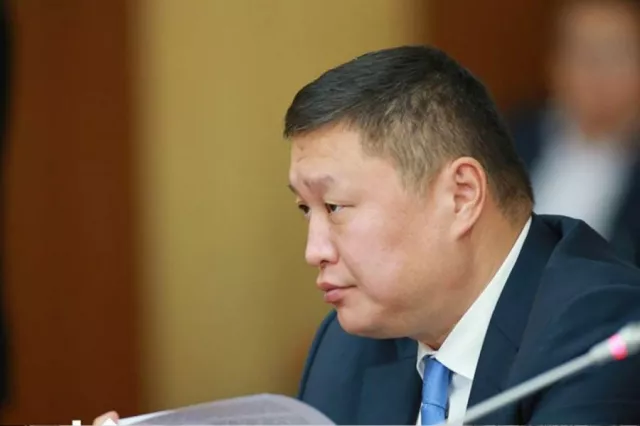 Хөгжлийн Банкны асуудлаарх өнөөдрийн сонсголд ТЕГ-ын дарга асан Б.Хурцыг гэрчээр нэмж дуудлаа