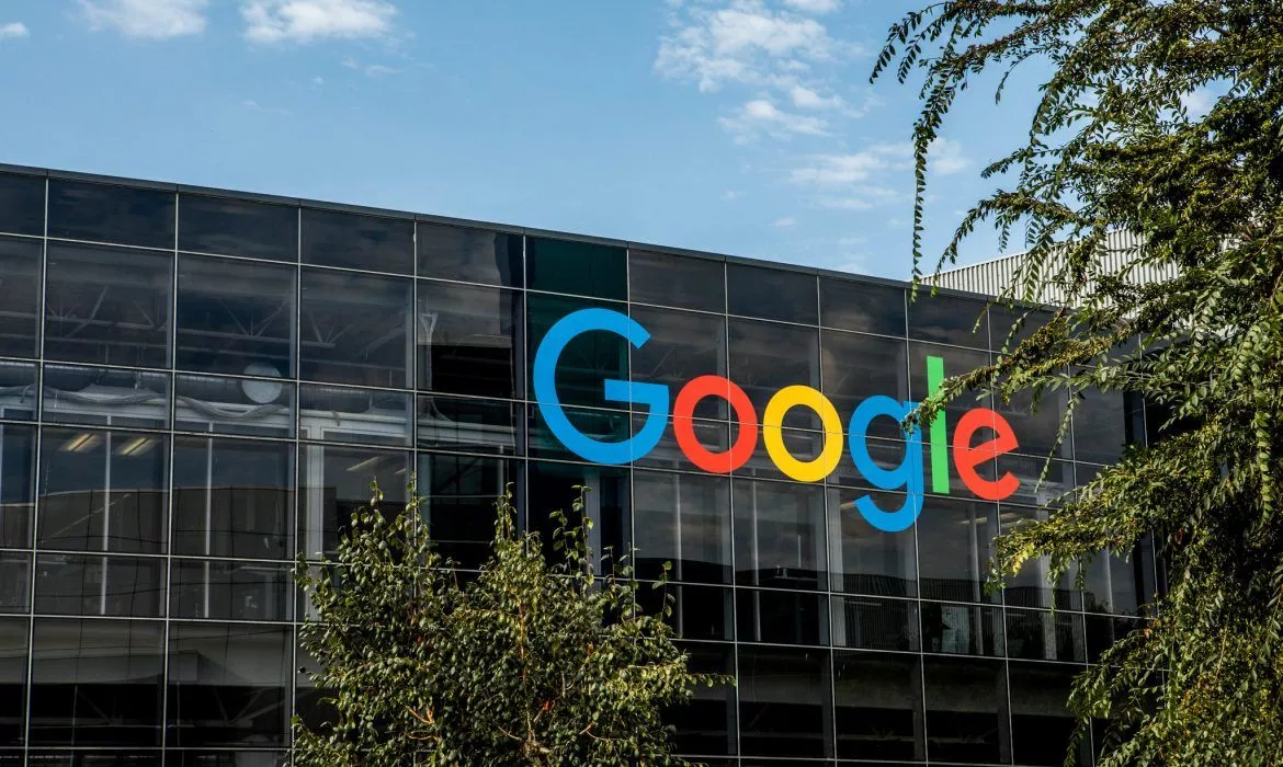 Google компани томоохон цомхотголын хүрээнд 31 массажистаа халжээ