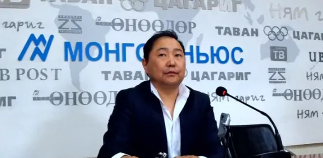3 тэрбумын авилга өгөхгүй гэснээс хойш л Богдхан уулын ДЦГ-ын Хамгаалалтын захиргааны дарга Ц.Дуламсүрэн байшинг нураана гээд эхэлсэн