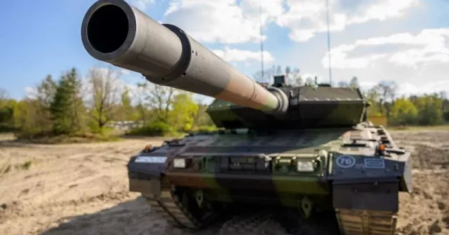 Канад улс дөрвөн “Leopard 2” танкийн эхнийхийг Украин руу илгээжээ