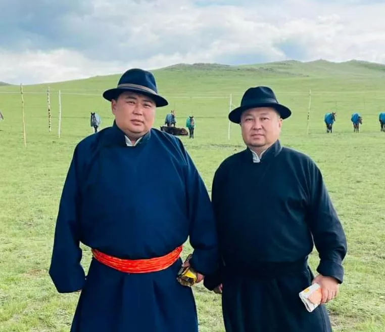 Хөвсгөлчүүдийн чихэн дээр цэцэг ургуулсан аймгийн удирдлагууд