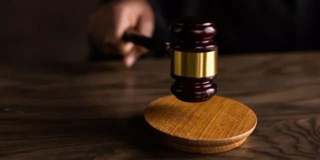Хан-Уулын хоёр шүүгчийг шүүж дуусаагүй байхад бас нэг шүүгч нь “хэрэг” тарьчихав уу?!