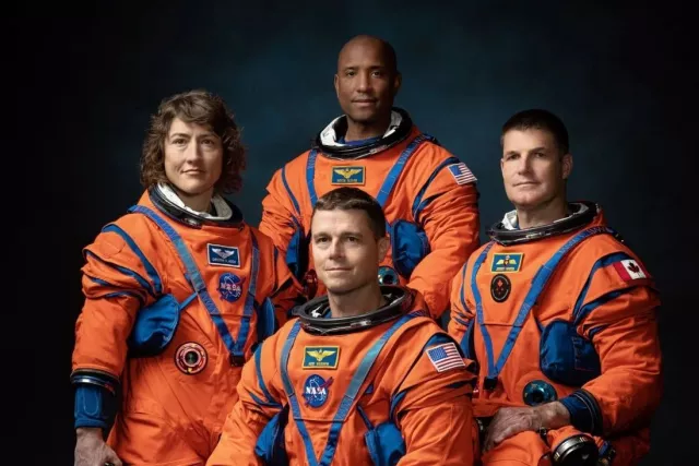 NASA 2024 онд сар руу нисэх багийн бүрэлдэхүүнийг танилцууллаа