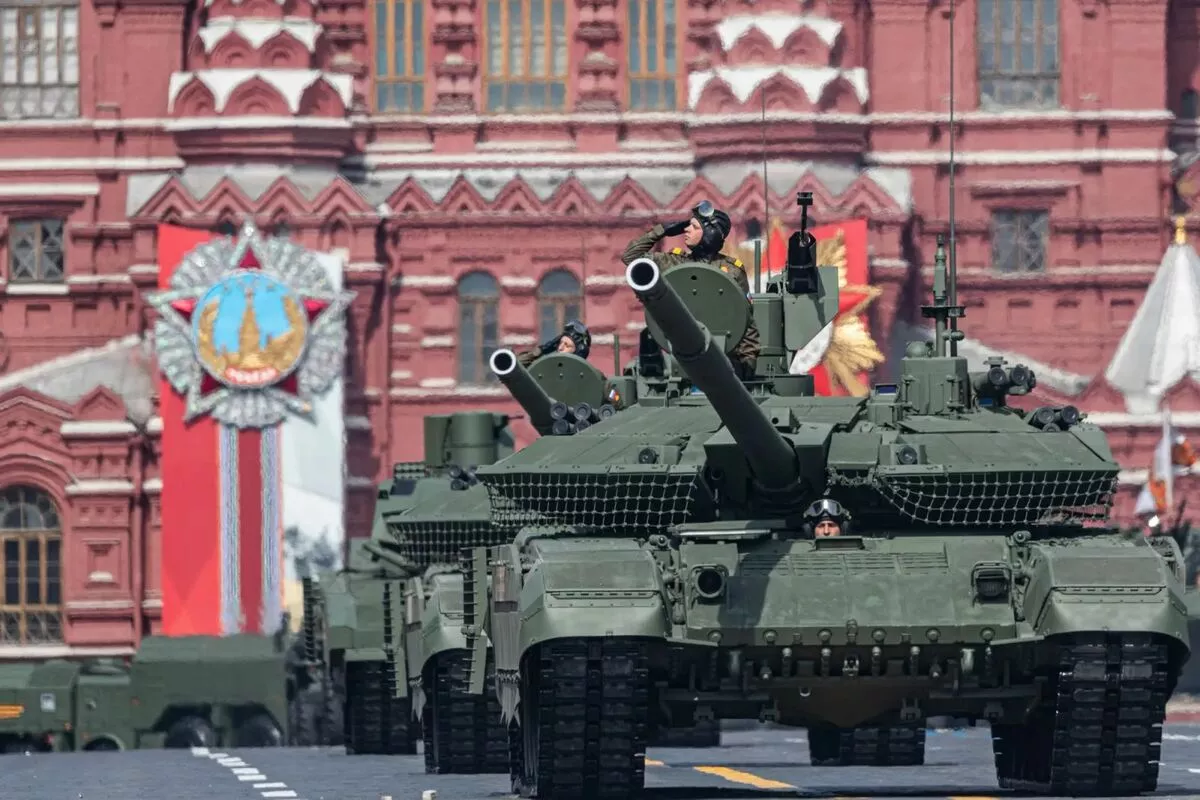 Оросын хамгийн орчин үеийн танкийн хөдөлгүүрийг хулгайлж зарсан офицер баривчлагджээ