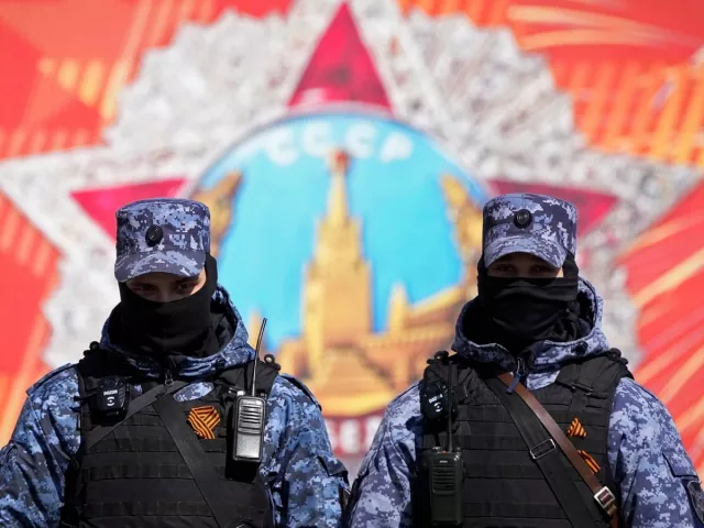 Украины хилд ойрхон оршдог ОХУ-ын мужууд ялалтын баярын парадаа цуцлав