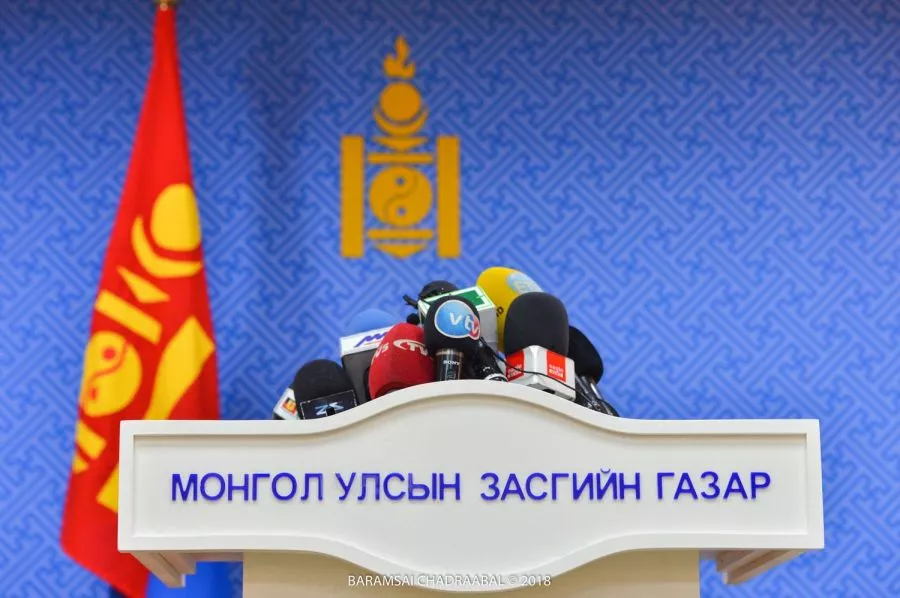 Засгийн газар ээлжит бусаар хуралдаж байна