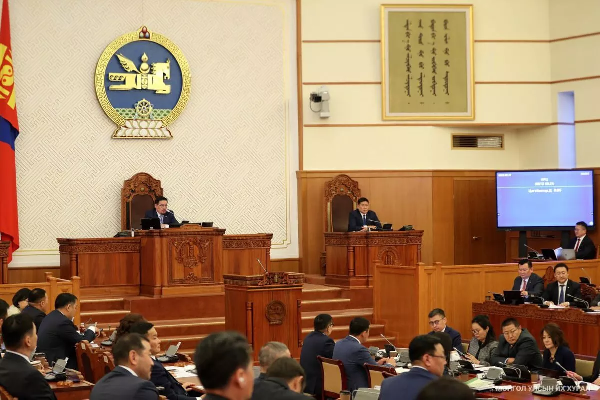УИХ 126 гишүүнтэй байх, сонгуулийг холимог тогтолцоогоор явуулах Үндсэн хуульд оруулах өөрчлөлтийн төслийг батлав