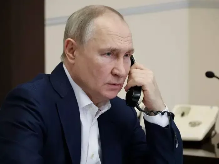 Владимир Путин өөрийнх нь сурталчилдаг шиг Зөвлөлтийн супер тагнуулч байгаагүйг Германы хэвлэл мэдээлжээ