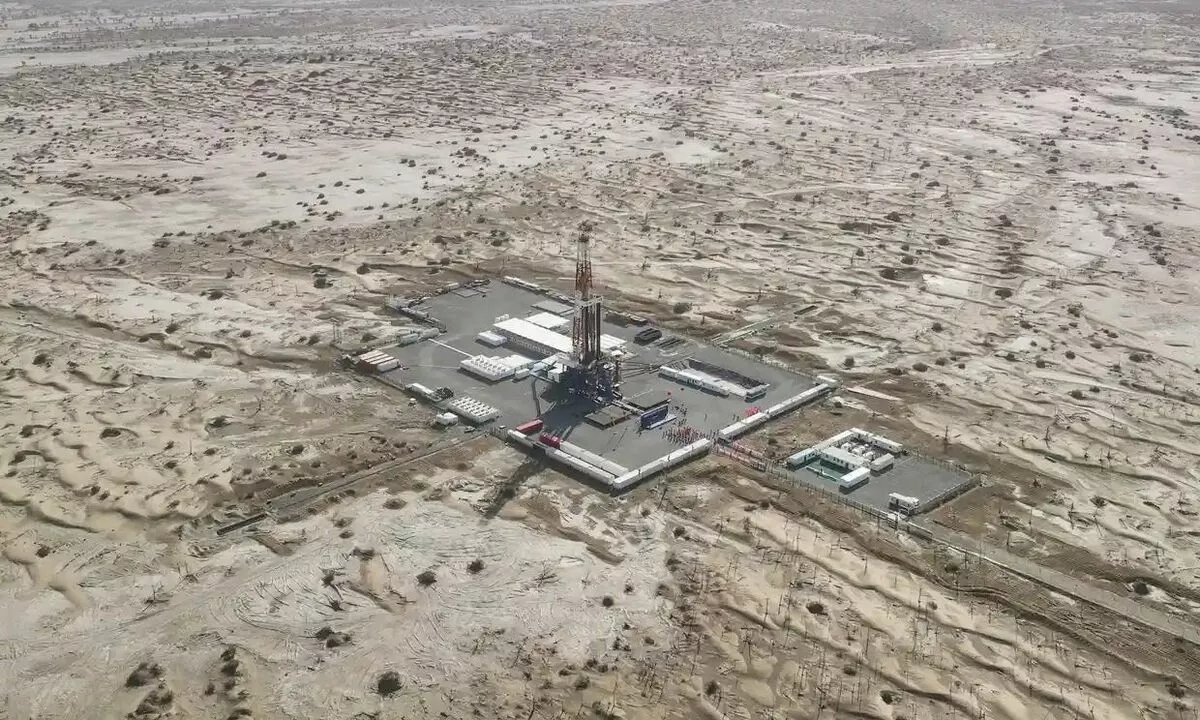 Дэлхийн бөмбөрцгийн бүтцийг судлах зорилготой гүний өрөмдлөг Хятадын баруун хязгаарт эхэлжээ